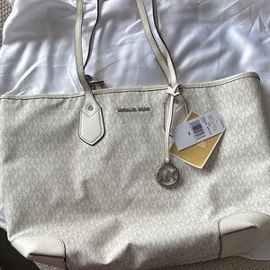 Michael Kors Elegant Cream Tote